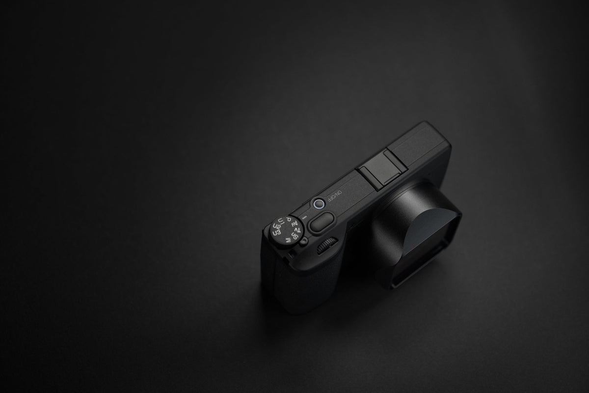 Ricoh GRIV V2 (HDF + Monochrome)